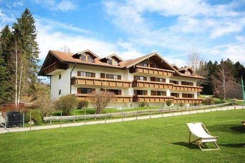 Landhausidylle – eingebettet in Wiesen, Wald und Weite - Etagenwohnung mit 50,70 m² in Seeg zum Kaufen