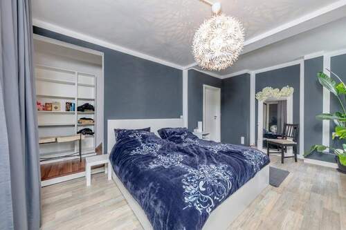 Gut geschnittenes ... - 