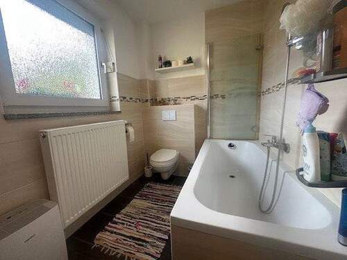 Tageslichtbad mit Wanne - 