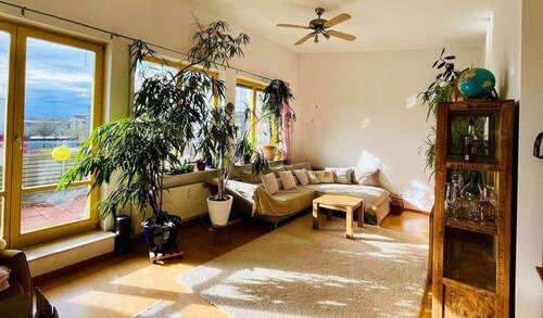 Wohnzimmer - 3 Zimmer Etagenwohnung zum Kaufen in München
