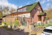 Außenansicht - Ein Zuhause zum Entfalten: Großzügiges Wohnen mit Einliegerwohnung, eigenem Wald und Pool