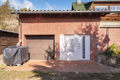 Garage + Einliegerwohnung (UG) - 