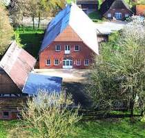 Perfekt für die Pferdehaltung! Großes Anwesen mit Wohnhaus und Reitplatz zu verkaufen - Berne Ollen