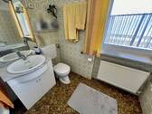 Tageslichtbad mit Wanne im Obergeschoss - 