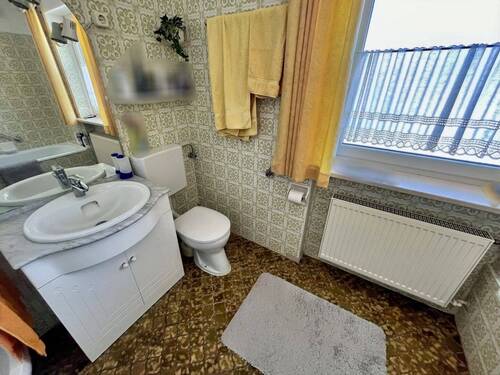 Tageslichtbad mit Wanne im Obergeschoss - 