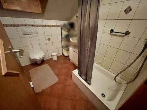 Duschbad mit WC im Dachgeschoss - 
