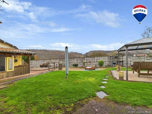 RE/MAX Immobilien DeLux Zweifamilienhaus Wadern-Lockweiler Garten - 