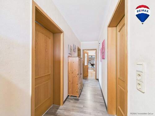 RE/MAX Immobilien DeLux Zweifamilienhaus Wadern-Lockweiler Flur - Mehrfamilienhaus, Wohnhaus mit 323,00 m² in Wadern / Lockweiler zum Kaufen