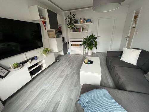 Wohnzimmer 2 - 3 Zimmer Etagenwohnung zum Kaufen in Nürnberg