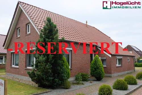 Hinweis - RESERVIERT! Erbbaugrundstück! Ein älteres Einfamilienhaus im Landhausstil mit Garage