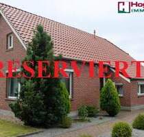 RESERVIERT! Erbbaugrundstück! Ein älteres Einfamilienhaus im Landhausstil mit Garage - Bunde