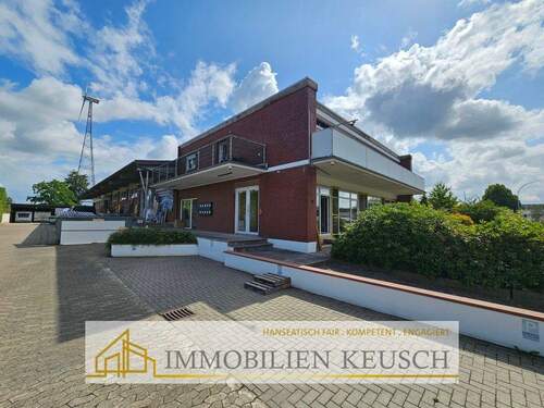 seitliche Sicht mit Auffahrt - 