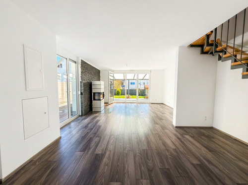 Wohnbereich - Lichtdurchflutetes Familienhaus auf 136 m² mit hochwertiger Ausstattung und sonnigem Garten - Nagold