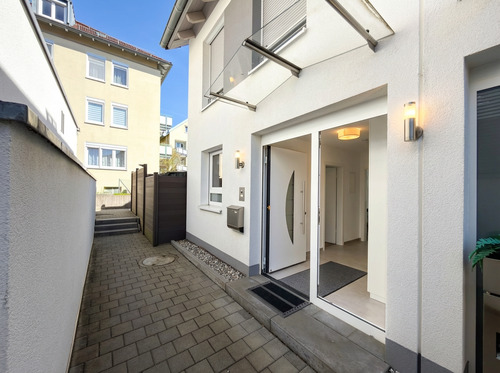 Eingang - 5 Zimmer Einfamilienhaus zum Kaufen in Nagold