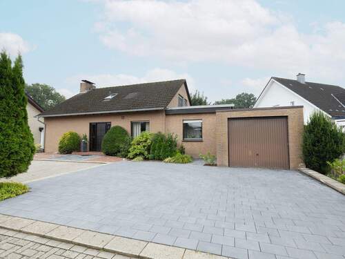 Ansicht Auffahrt - Einfamilienhaus mit 139,10 m² in Lotte zum Kaufen