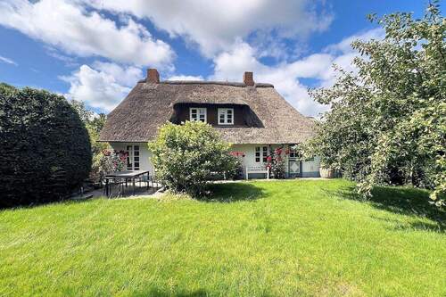 Gartenansicht - Historisches Friesenhaus im beschaulichen Oevenum auf Föhr