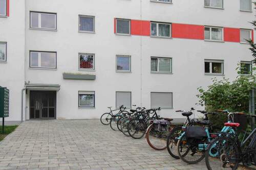 Hauseingang - 4 Zimmer Einfamilienhaus zum Kaufen in Erlangen