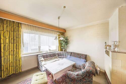 Wohnzimmer - 7 Zimmer Mehrfamilienhaus, Wohnhaus zum Kaufen in Kirchheim unter Teck