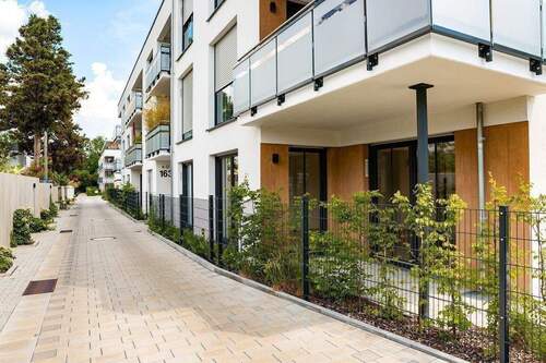 Zugang zum Haus - 3 Zimmer Etagenwohnung zum Kaufen in Nürnberg