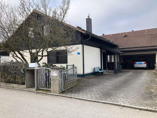 Hausansicht - Schönes großes Grundstück mit Altbestand