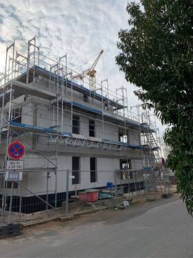 Rohbau fast fertig - Sieht gut aus für Sie! Top-2-Zimmer-Neubau-Whg. mit Balkon, Duschbad, Abstellraum, großzügig belichtet, barrierefrei und mit Komplett-Ausstattung!