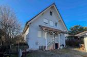 Außenbild Haus - Freistehendes Einfamilienhaus mit Doppelgarage und großem Grundstück in HausenSteinfeld