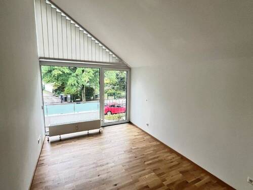 1.OG_Zimmer_mit_Balkon_rechts - 