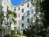 Die Rückansicht - Modernisierte 3-Zimmer-Eigentumswohnung bezugsfrei kaufen in Berlin-Reinickendorf, 110 m², Balkon