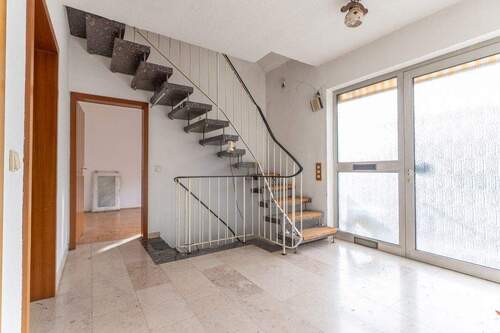 Der Eigangsbereich - 5 Zimmer Einfamilienhaus zum Kaufen in Hagen