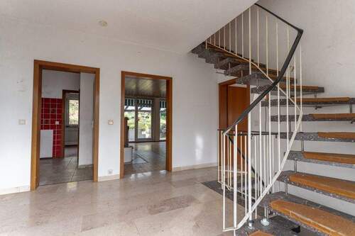 Zugang zum KG und DG - 5 Zimmer Einfamilienhaus in Hagen