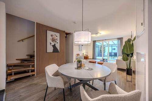 Ess- & Wohnbereich - Modernes Reihenmittelhaus in Hanau - 5 Zimmer, zwei Stellplätze & Garten