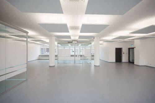 Bild 1 - Moderne Bürofläche 870 m² mit Glaswänden, Küche & flexible Konditionen