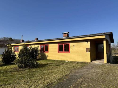 Rechte Hausansicht - 5 Zimmer Mehrfamilienhaus, Wohnhaus zum Kaufen in Dahlenburg / Lemgrabe