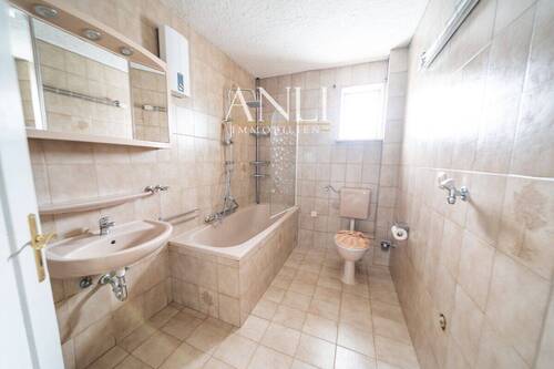 3-Fam. Haus in Vöhringen - EG Bad - 