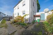 3-Fam. Haus in Vöhringen - Außen-hinten - Mehrfamilienhaus, Wohnhaus mit 181,50 m&sup2; in Vöhringen zum Kaufen