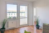 Wohnzimmer Vergleichswohnung - Ruhig gelegene 3-Raum-Wohnung mit Einbauküche