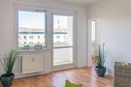 Wohnzimmer Vergleichswohnung - Ruhig gelegene 3-Raum-Wohnung mit Einbauküche