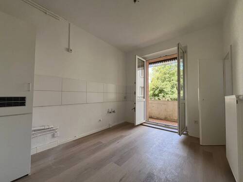 Küche mit Balkon - 