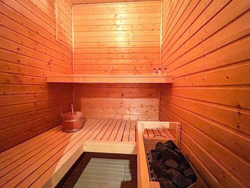 Sauna mit Badezimmer im Erdgeschoss - 