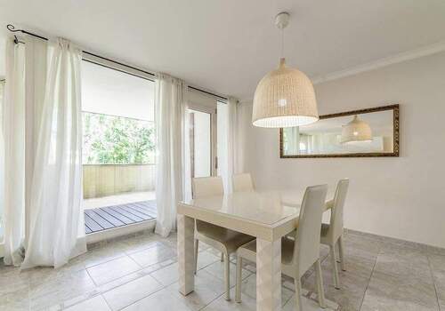 Wohn-und Essbereich mit Zugang zur großen Terrasse - 7 Zimmer Etagenwohnung in Hamburg