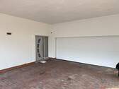 Haustür und Garagentor - Einfamilienhaus mit 240,00 m&sup2; in Weyerbusch zum Kaufen