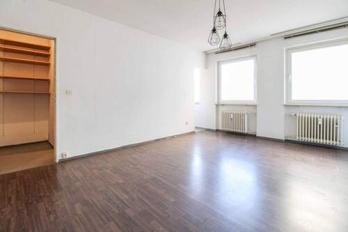 Wohnzimmer - 1 Zimmer Einfamilienhaus zum Kaufen in Wiesbaden