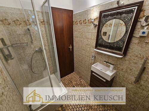 Gäste WC mit Dusche EG - 