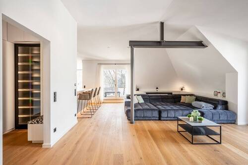 Wohnzimmer - 3 Zimmer Etagenwohnung zum Kaufen in München