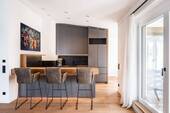 Designerküche mit Theke - 3 Zimmer Etagenwohnung in München