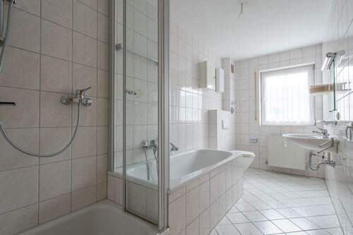 Tageslichtbad mit Dusche - 