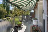 Sonnenbalkon mit Markise - Hinreißende 3-Zimmer Dachgeschoss Wohnung mit Sonnenbalkon und Garage