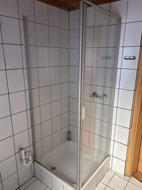 Bad Wohnung 3 - 