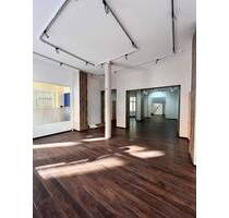 Ladenfläche in der Graßengießerstraße mit großer Fensterfront - Lüneburg Altstadt