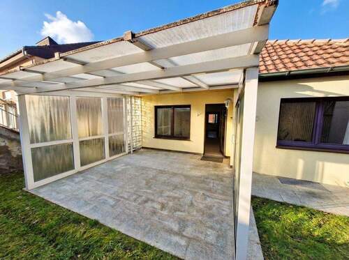 Ansicht vorne Terrasse, überdacht & Seitenwände, #161018 - Einfamilienhaus mit 119,00 m&sup2; in Würzburg zum Kaufen